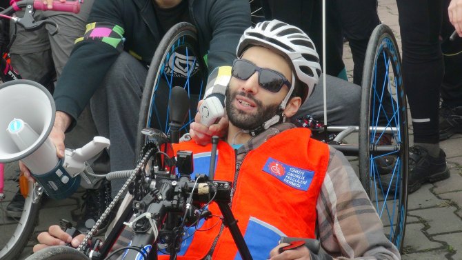 Engelli bisikletçi, azmin zaferi için pedal çevirdi