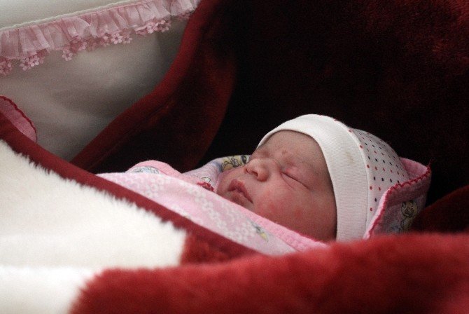 Asude Bebek Doğum Gününü 4 Yılda Bir Kutlayacak