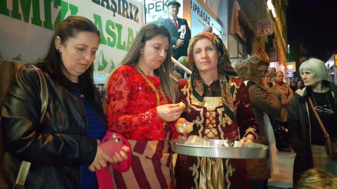 Artvinli kadınlar Cerattepe'de maden çıkarılmasını, lokma dökerek protesto etti