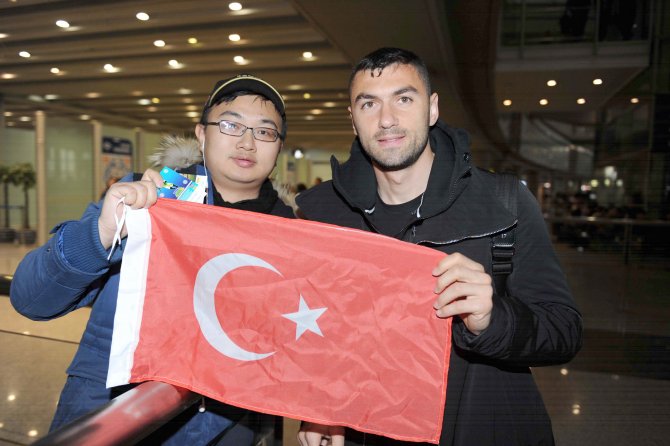 Burak Yılmaz, Çin’den Galatasaray’a destek verdi