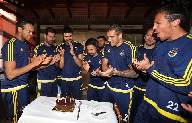 Fenerbahçe’de Derbi Öncesi Kutlama