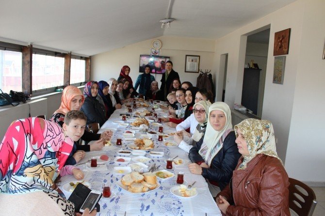 Gürcü Asıllı Kadınlar Kahvaltıda Buluştu