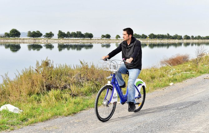 İzmir'de iki yılda 610 bin kişi bisiklete bindi
