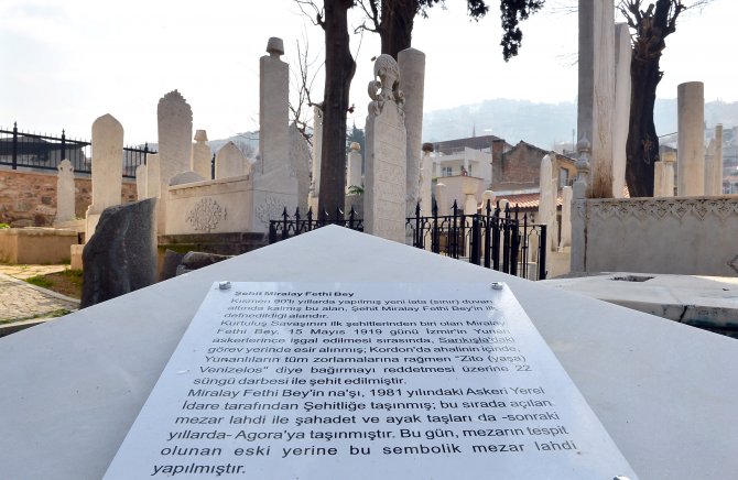 Emir Sultan Türbesi'nin mezarlık bölümü restore edildi