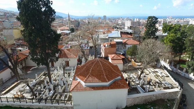 Emir Sultan Türbesi'nin mezarlık bölümü restore edildi