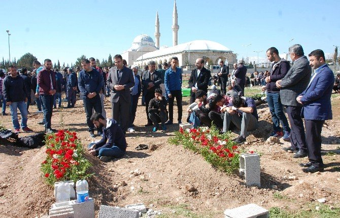 Adıyamanlı Hentbolcüler, Kazada Ölen Arkadaşlarının Mezarını Ziyaret Etti