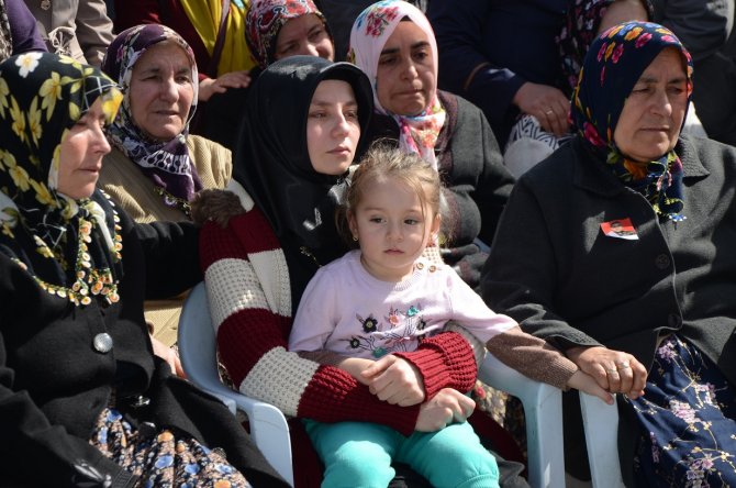 Şehidin üç yaşındaki kızının babasına son bakışı