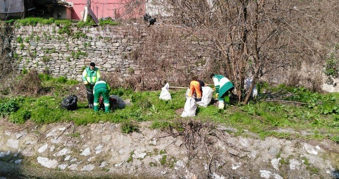 Osmangazi Belediyesi Dere Kıyılarını Temizledi