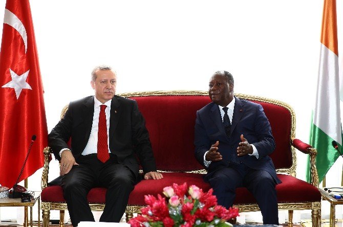Erdoğan Fildişi Sahili Devlet Başkanı Tarafından Resmi Törenle Karşılandı