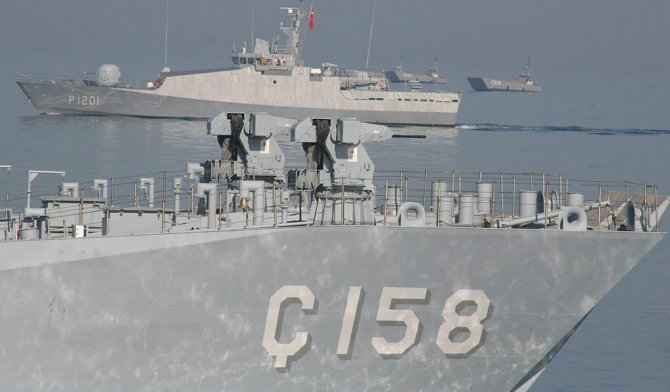 İzmir Körfezi’nde 17 gemi ile taktik eğitim