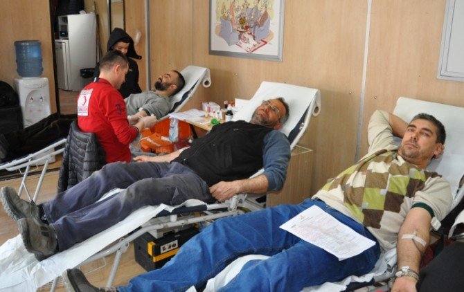 Simav’da Yüzlerce Vatandaş Kan Bağışladı