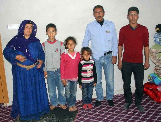 İki Çocukları Kayıp Olan Anne Ve Baba Gözyaşlarına Boğuldu