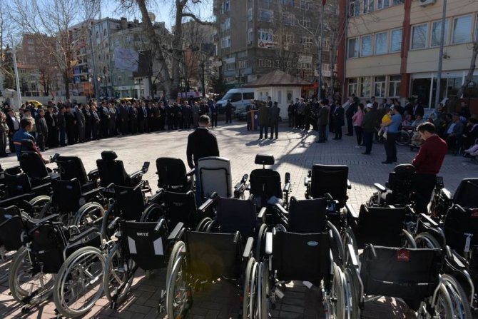Almanya’dan gelen tekerlekli araçlar engellilere dağıtıldı