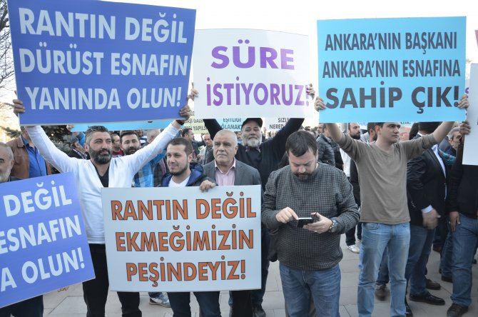 Oto galericiler Ankara Büyükşehir Belediyesi önünde eylem yaptı