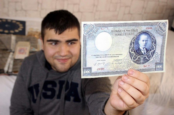 Bursalı Genç 200 Ülkenin 15 Bin Çeşit Parasını Koleksiyonunda Saklıyor