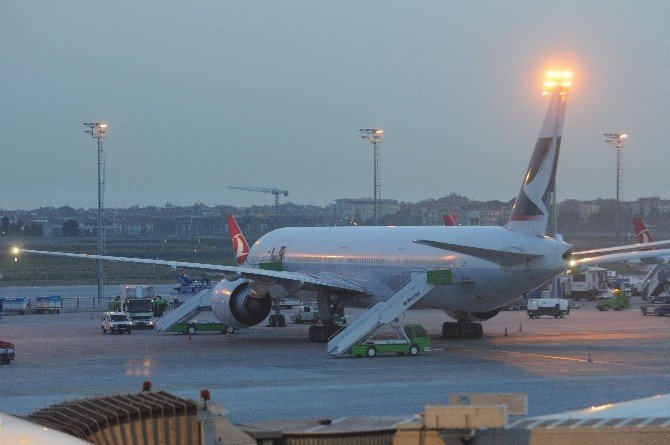 Cathay Pacıfıc Uçağı İstanbul’a Acil İniş Yaptı