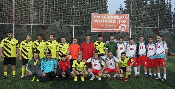 Döşemealtı Belediyesi Birimlerarası Futbol Turnuvası Start Aldı