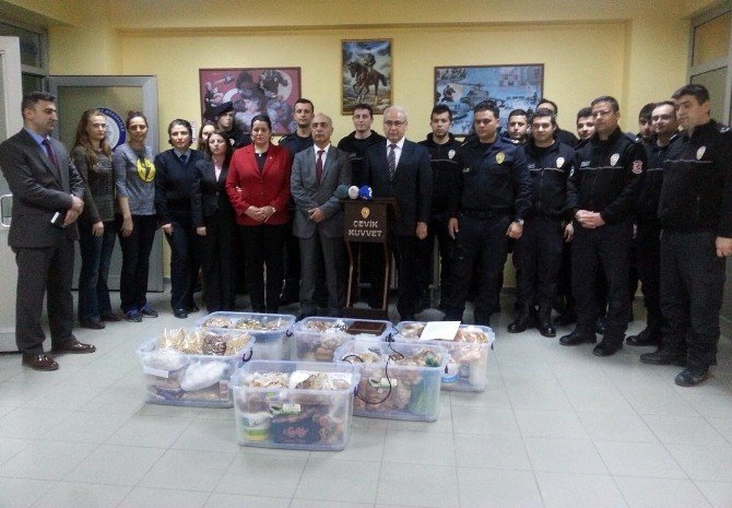 Polis Eşleri Şırnak’taki Polislere Yemek Gönderdi