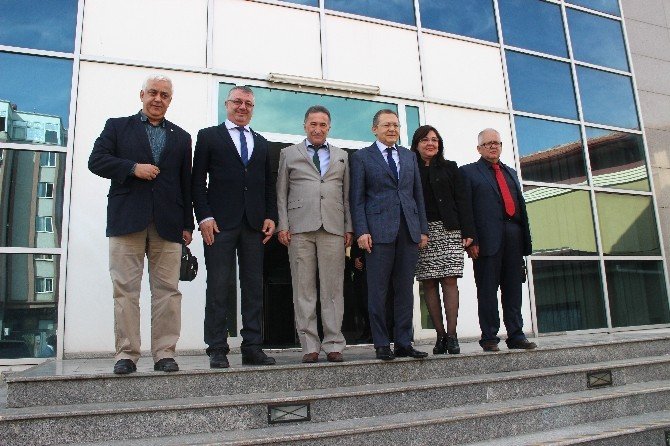 Başkan Uğur, Edremit Belediyesini Ziyaret Etti