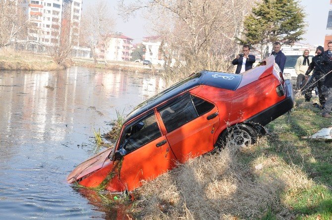 Virajı Alamayan Otomobil Ceyhan Nehri’ne Uçtu