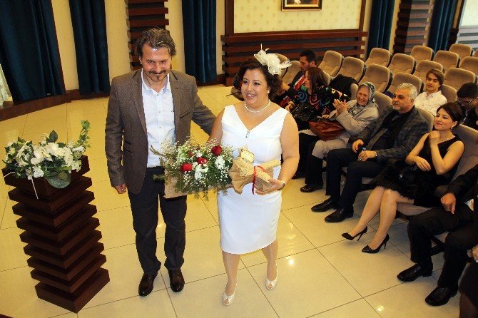 Gelin Nikah Masasında Gülme Krizine Girerse