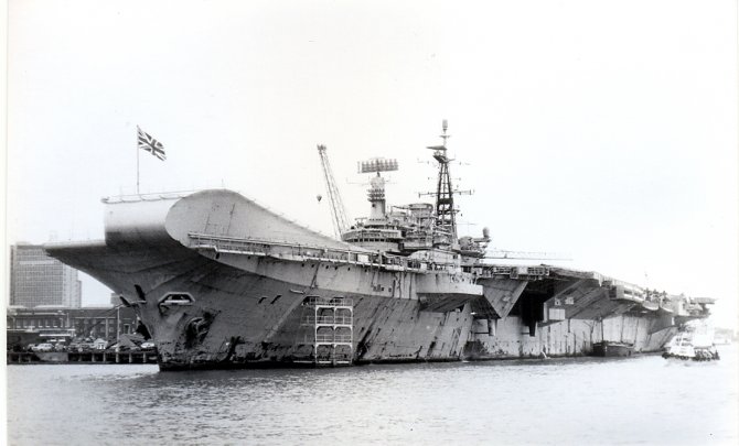 İngiltere’ye Falkland Savaşı’nı kazandıran efsane uçak gemisi otel olacak