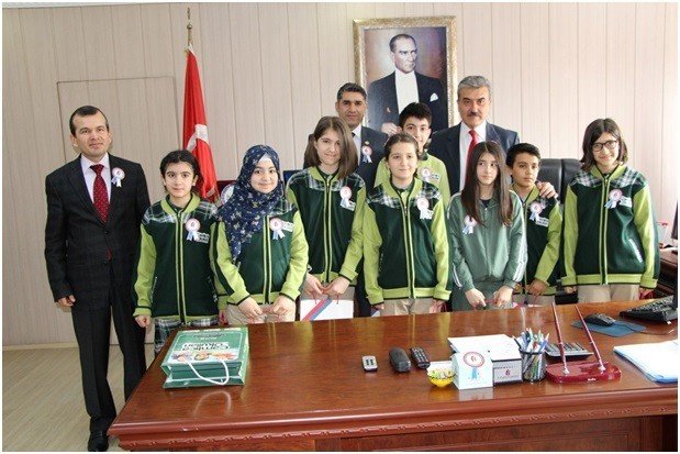 Öğrenciler, Vergi Dairesi Başkanı Poyraz’ı Ziyaret Etti