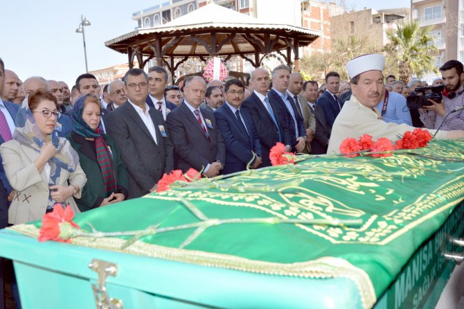 Manisa Belediye Başkanlığı'nı iki dönem yapan Dayıoğlu, toprağa verildi