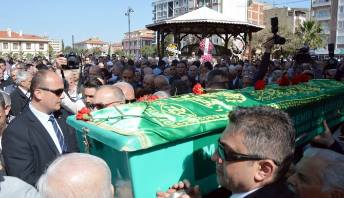 Manisa Belediye Başkanlığı'nı iki dönem yapan Dayıoğlu, toprağa verildi