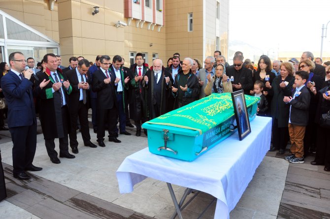 Manisa Belediye Başkanlığı'nı iki dönem yapan Dayıoğlu, toprağa verildi