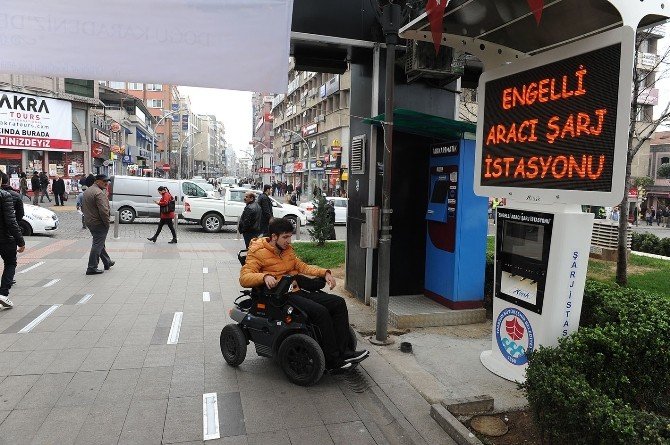 Meydan Parkı’na Engelli Aracı Şarj İstasyonu Kuruldu