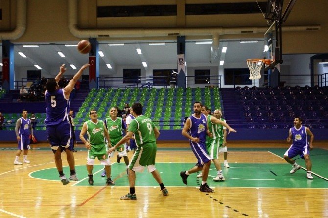 Veteran Basketbolcular Sahada