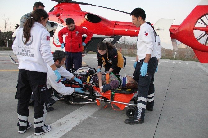 Minibüsün Çarptığı Yaşlı Kadının Yardımına Ambulans Helikopter Yetişti