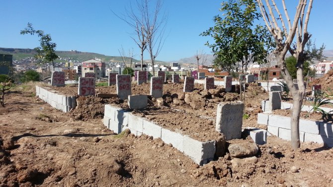 Cizre’de cenazeler numaralandırılarak defnedildi
