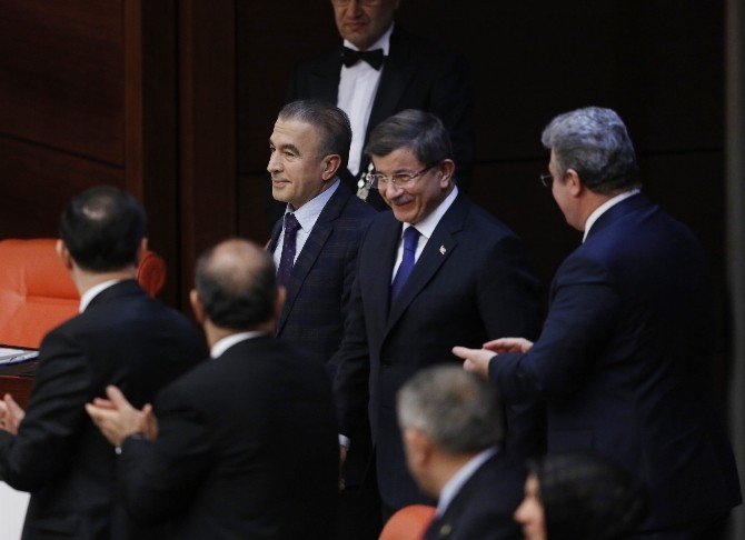 Başbakan Davutoğlu’ndan Gece Yarısı Genel Kurul Sürprizi