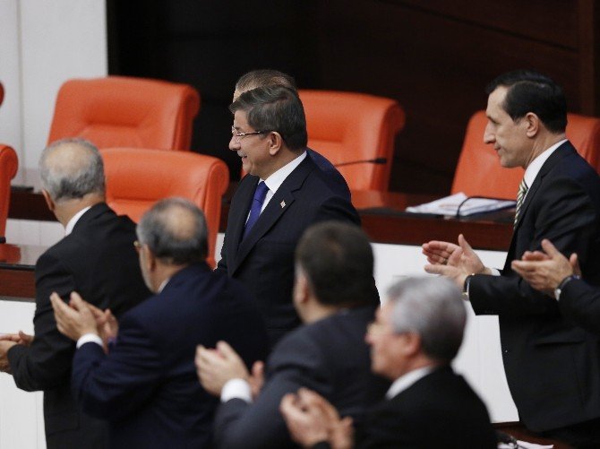 Başbakan Davutoğlu’ndan Gece Yarısı Genel Kurul Sürprizi