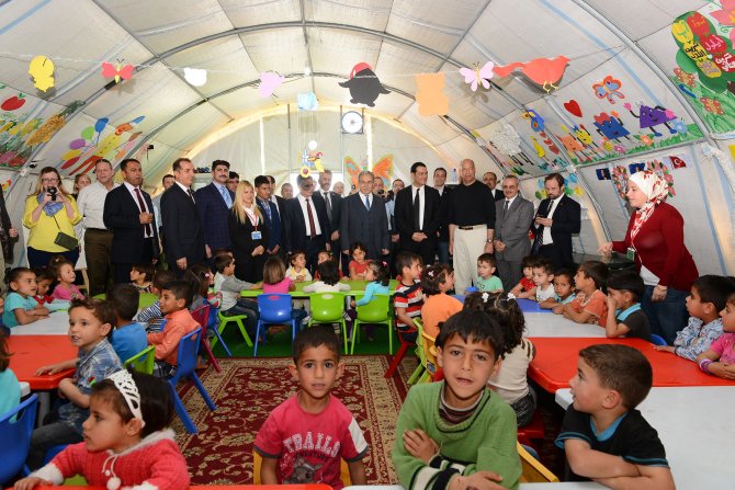 ABD Ülke Güvenliği Bakanı Johnson Suriyelileri ziyaret etti