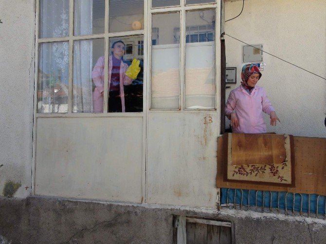 Çayıralan Belediyesi Hasta Ve Yaşlıları Yalnız Bırakmıyor
