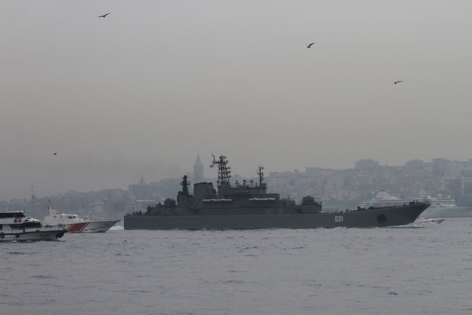 Rus savaş gemisine sıkı önlem