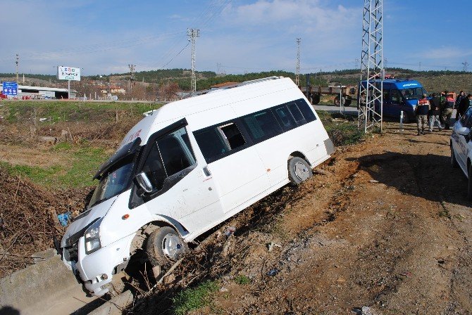 Amasya’da İşçileri Taşıyan Minibüsle Otomobil Çarpıştı: 4 Yaralı
