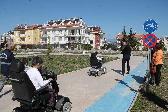 Fethiye’de Öğrencilere Uygulamalı Trafik Eğitimi Verildi