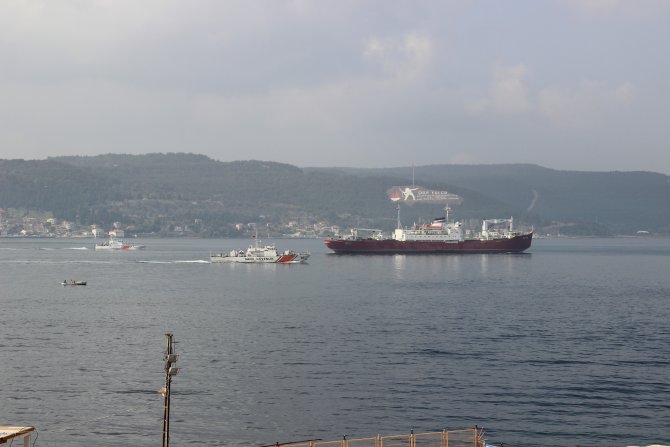 Rusya askeri gemisi 'Yauza' Çanakkale Boğazı'ndan geçti