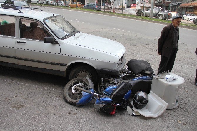 Otomobil Motosiklete Çarptı: 1 Yaralı