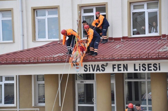 Sivas’ta Deprem Tatbikatı Gerçeğini Aratmadı
