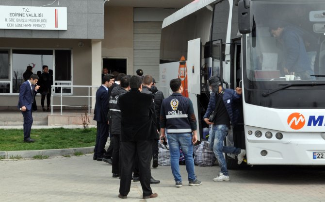 80 kaçak daha Türkiye’ye iade edildi