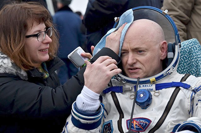 Astronotları taşıyan uzay aracı Kazakistan’a indi