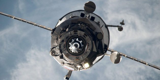 Astronotları taşıyan uzay aracı Kazakistan’a indi