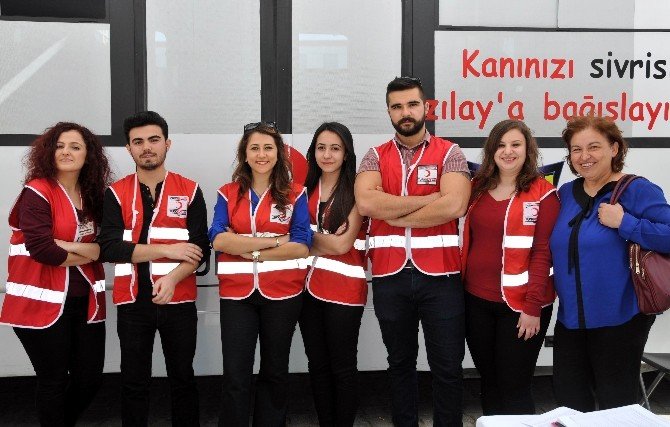 ADÜ Kızılay Topluluğu Kan Bağışı Kampanyası Düzenledi