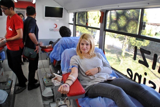ADÜ Kızılay Topluluğu Kan Bağışı Kampanyası Düzenledi