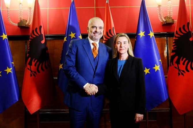 Arnavutluk Başbakanı: Mültecilere sınırı açmayacağız